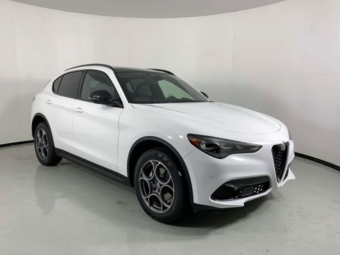 New 2025 Alfa Romeo Stelvio Sprint w/ Convenience Package image 4