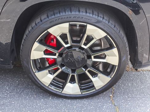 Certified 2023 BMW XM AWD/4WD image 9