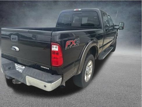 Used 2015 Ford F250 Lariat w/ Lariat Interior Package AWD/4WD image 8