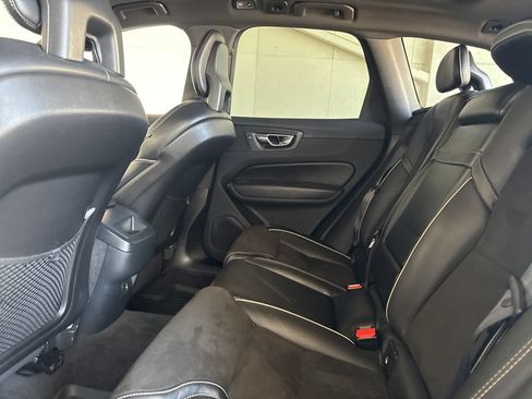 Used 2018 Volvo XC60 T6 R-Design w/ Convenience Package AWD/4WD image 18