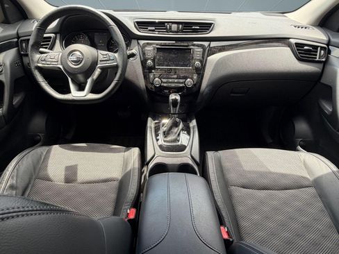 Used 2021 Nissan Rogue Sport SV w/ Technology Package FWD image 14