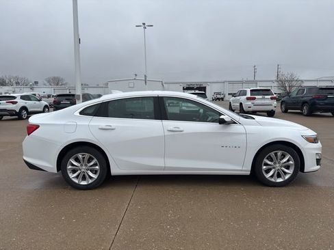 Used 2024 Chevrolet Malibu LT image 2