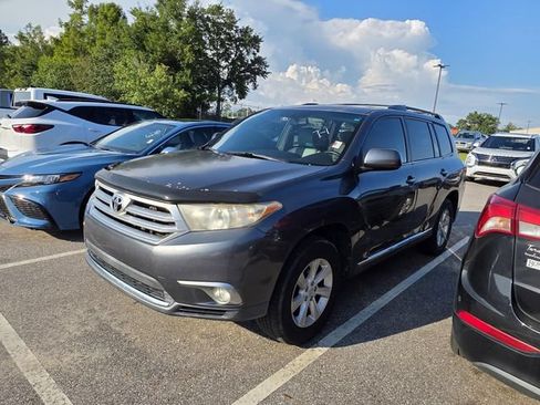 Used 2012 Toyota Highlander SE w/ Tow Pkg FWD image 14