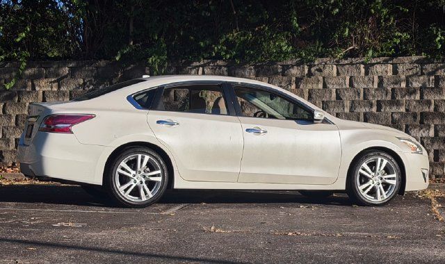 Used 2014 Nissan Altima 3.5 SL w/ Technology Package FWD image 4