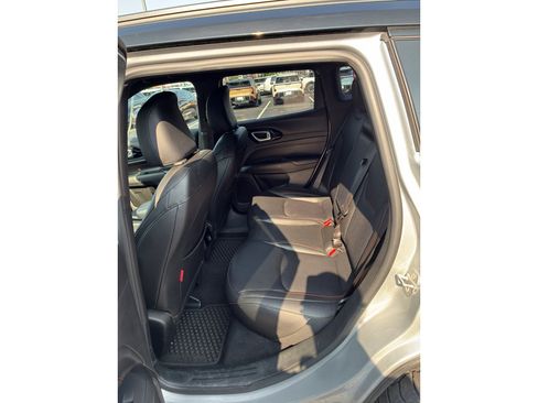 Used 2025 Jeep Compass Trailhawk AWD/4WD image 10