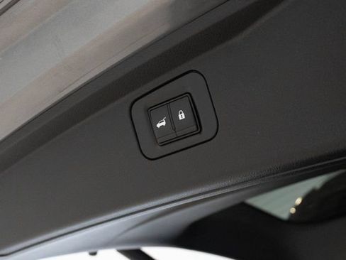 Used 2025 Nissan Armada SL AWD/4WD image 15