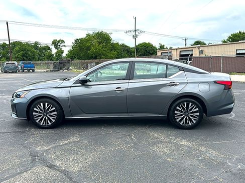 Used 2025 Nissan Altima 2.5 SV FWD image 5