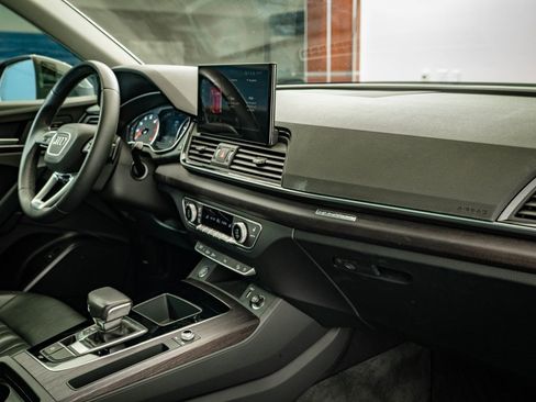 Used 2023 Audi Q5 2.0T Premium w/ Convenience Package image 22