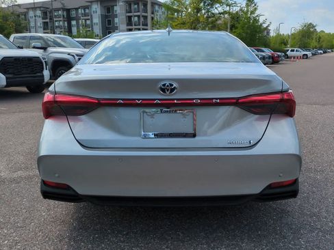Used 2020 Toyota Avalon Limited w/ Advanced Safety Package FWD image 5