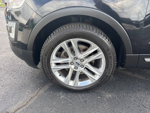 Used 2017 Ford Explorer XLT w/ Equipment Group 202A AWD/4WD image 16