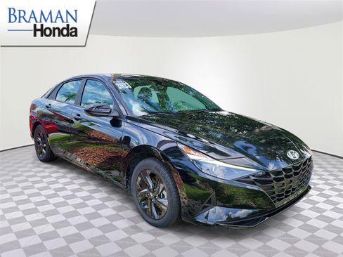Used 2023 Hyundai Elantra Blue FWD image 2