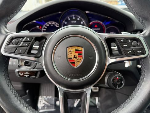 Used 2023 Porsche Cayenne GTS w/ Premium Package AWD/4WD image 20