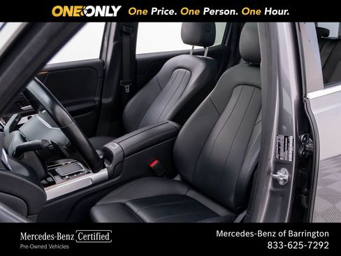 Used 2023 Mercedes-Benz GLB 250 4MATIC w/ Premium Package image 18