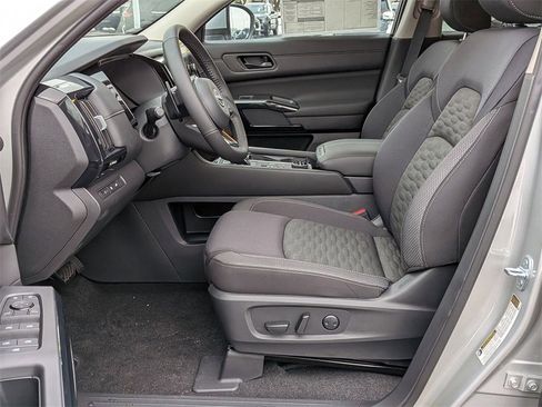 New 2025 Nissan Pathfinder SV image 11