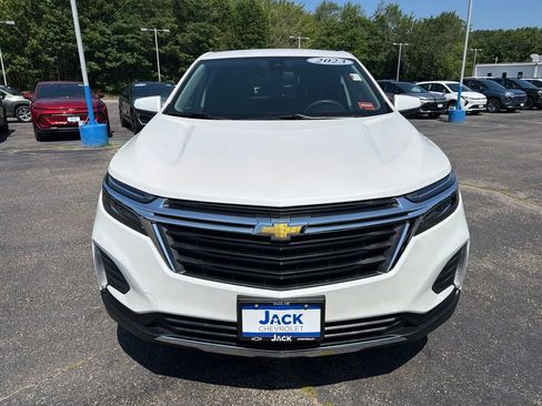 Used 2023 Chevrolet Equinox LT AWD/4WD image 2