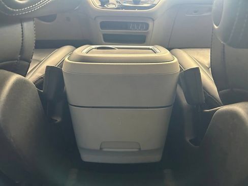 Used 2024 Chrysler Pacifica Touring-L FWD image 26