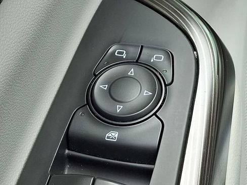 Used 2017 GMC Acadia SLT AWD/4WD image 16