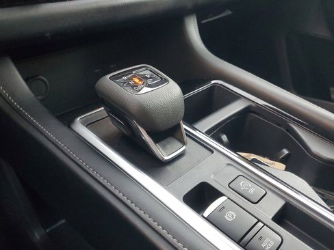 Used 2024 Nissan Pathfinder SV image 30