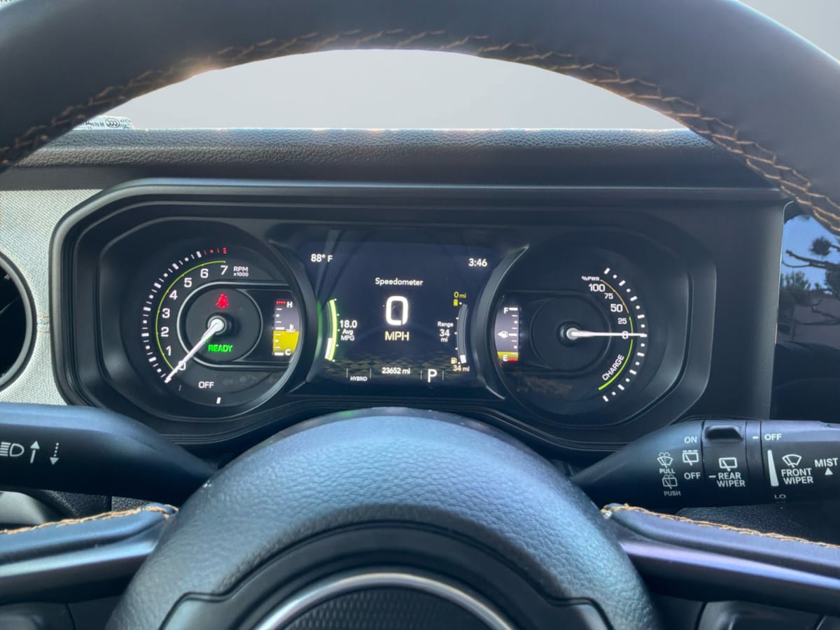 Used 2024 Jeep Wrangler Unlimited w/ Convenience Group AWD/4WD image 11