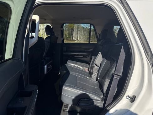 Used 2024 Ford Expedition XLT image 5