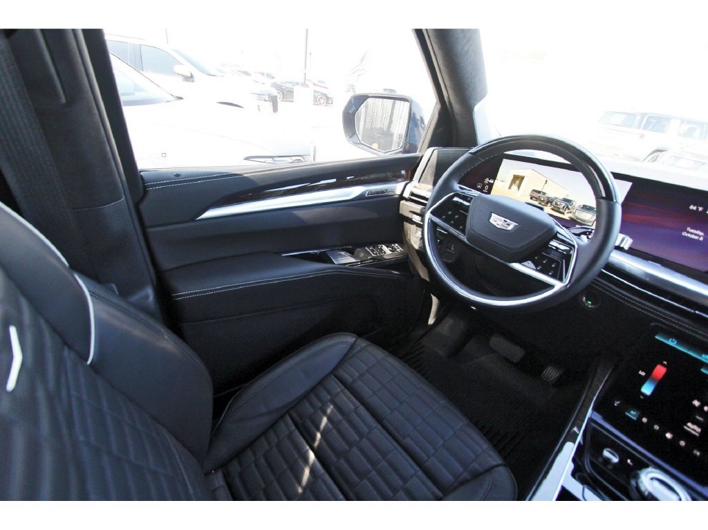 Certified 2026 Cadillac Escalade Platinum Sport w/ LPO, ONYX Package AWD/4WD image 8