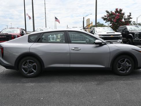 Used 2025 Kia K4 FWD image 12