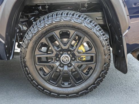 Used 2024 Toyota Tundra Limited AWD/4WD image 29