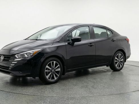 Used 2025 Nissan Versa SV image 3