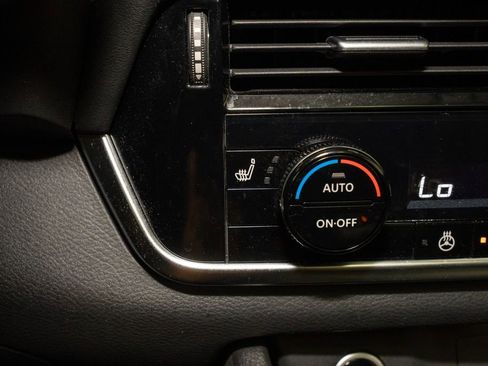 Used 2022 Nissan Rogue SV w/ SV Premium Package image 16