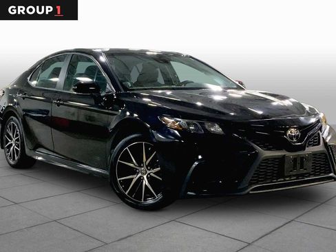 Used 2024 Toyota Camry SE FWD image 3