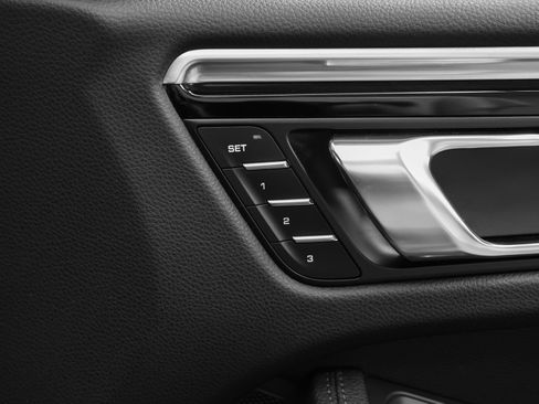 Certified 2022 Porsche Macan AWD/4WD image 21