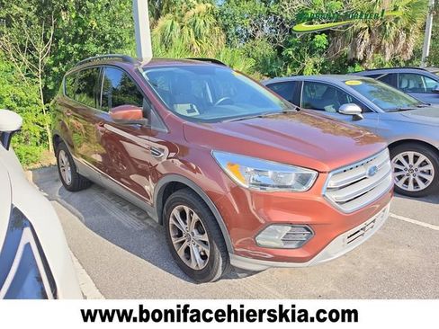Used 2018 Ford Escape SE w/ SE Sync 3 Package AWD/4WD image 1