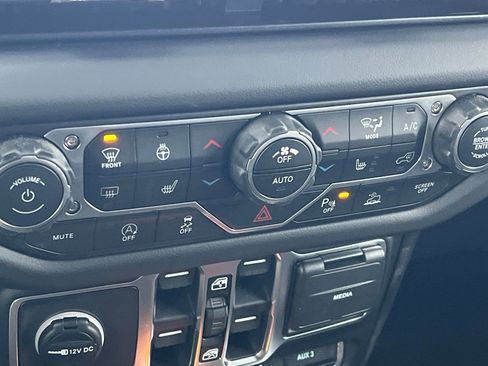 New 2026 Jeep Gladiator Sport AWD/4WD image 16