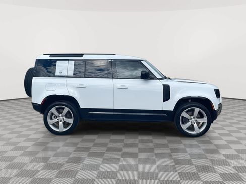 Used 2024 Land Rover Defender 110 X-Dynamic SE AWD/4WD image 4