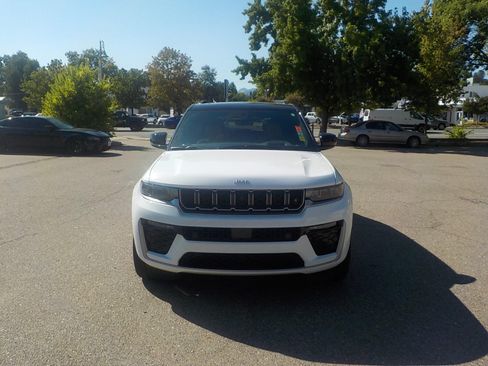 Used 2026 Jeep Grand Cherokee Summit w/ Adv Protech Group IV AWD/4WD image 2