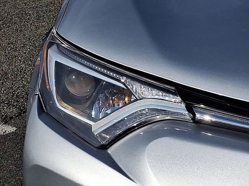 Used 2016 Toyota RAV4 XLE image 9
