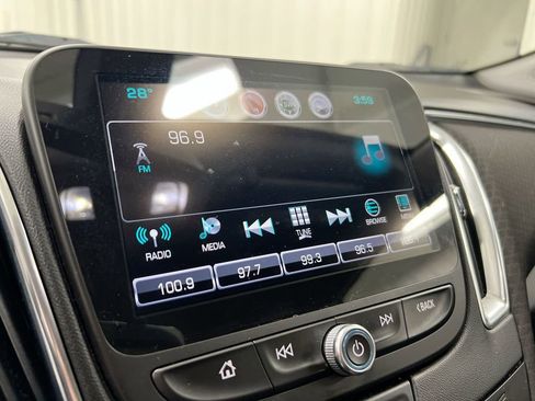 Used 2017 Chevrolet Malibu LT image 14