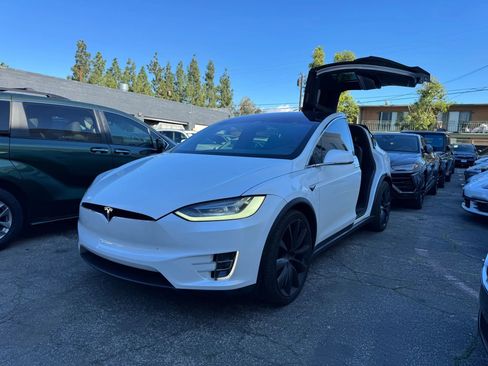 Used 2019 Tesla Model X 100D image 12