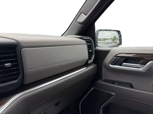 Used 2025 Chevrolet Silverado 1500 LT AWD/4WD image 25