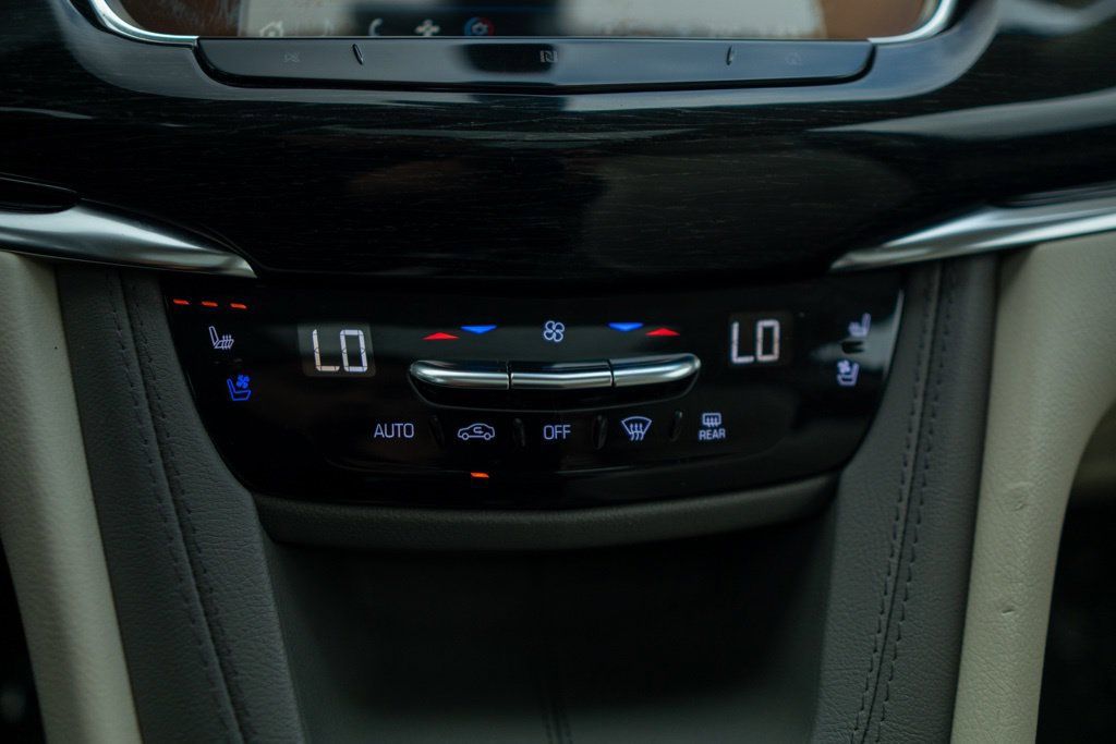 Used 2021 Cadillac XT6 Premium Luxury AWD/4WD image 32