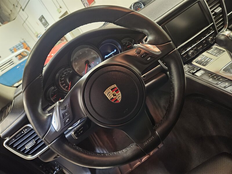 Used 2013 Porsche Panamera S RWD image 34