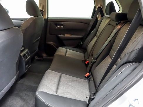 Used 2024 Nissan Rogue SV image 10