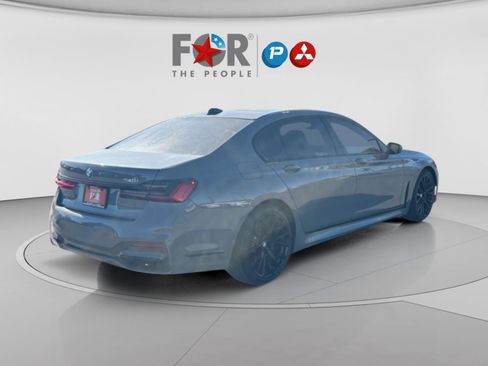 Used 2021 BMW 740i w/ M Sport Package image 5
