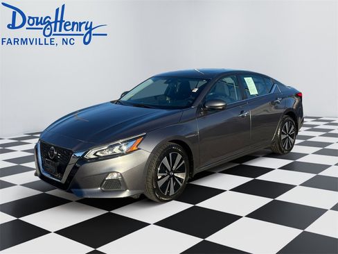 Used 2022 Nissan Altima 2.5 SV w/ SV Premium Package image 1