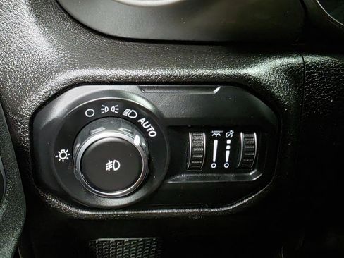 Used 2020 Jeep Wrangler Unlimited Sahara w/ Uconnect 4C Nav & Sound Group image 35