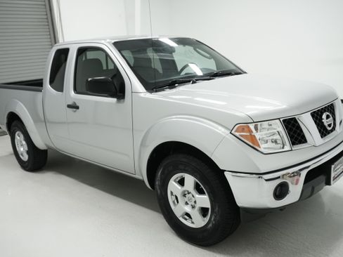 Used 2006 Nissan Frontier SE w/ (P01) Power Pkg image 3