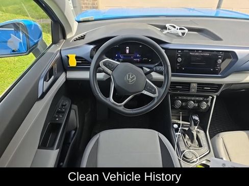 Used 2024 Volkswagen Taos SE w/ Panoramic Sunroof Package image 4