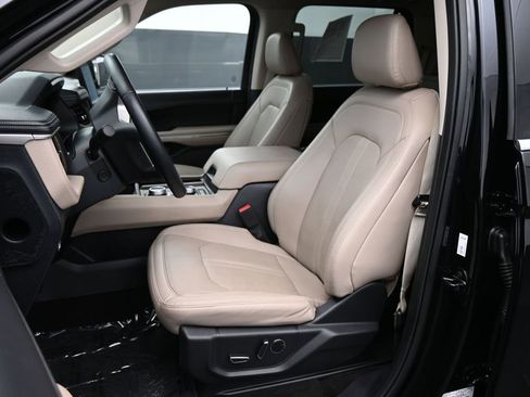 Used 2023 Ford Expedition Limited AWD/4WD image 18