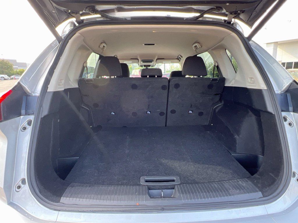 Used 2025 Nissan Rogue SV AWD/4WD image 23