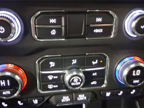 Used 2021 GMC Yukon SLT w/ SLT Premium Package image 34